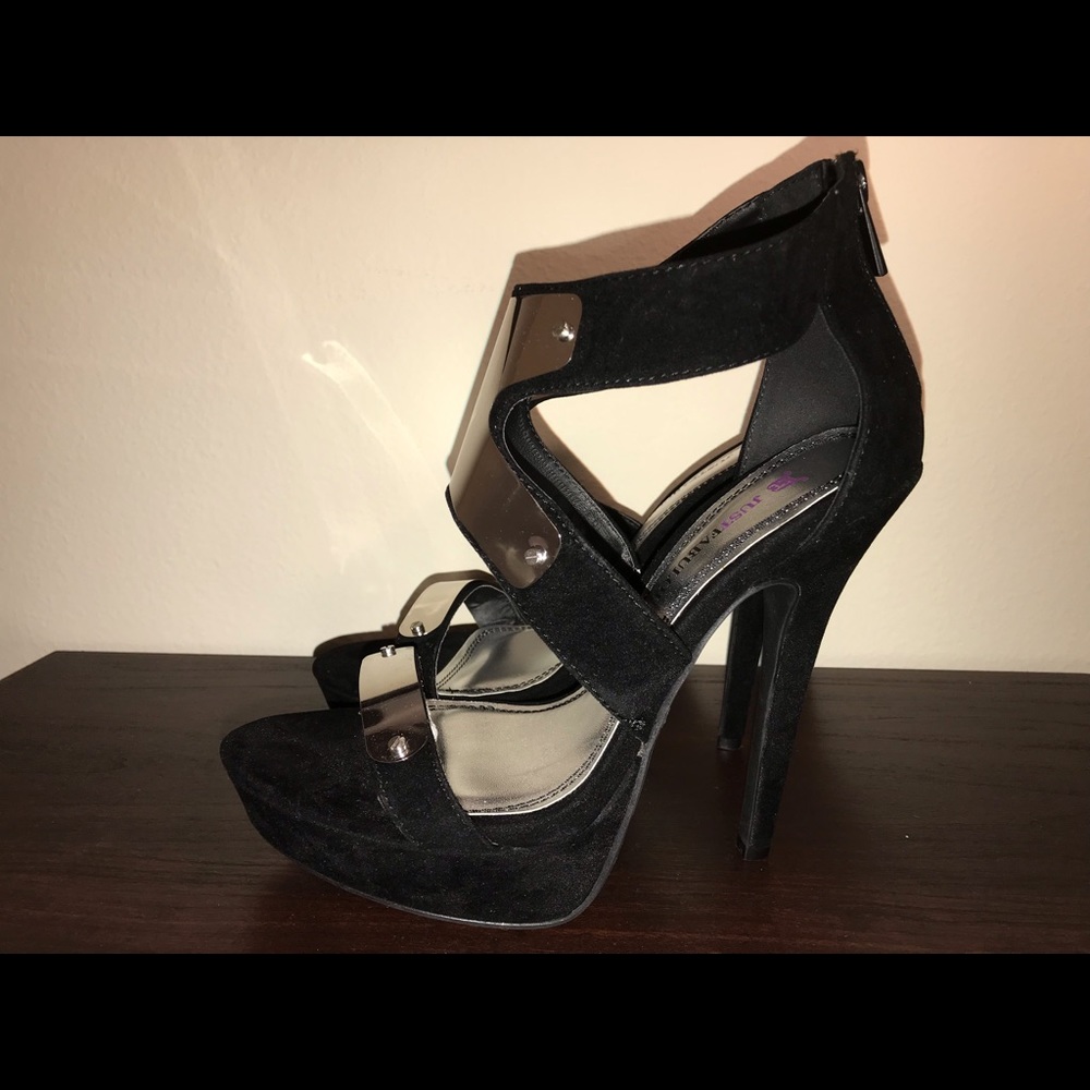 New JustFab Patavia black and silver
